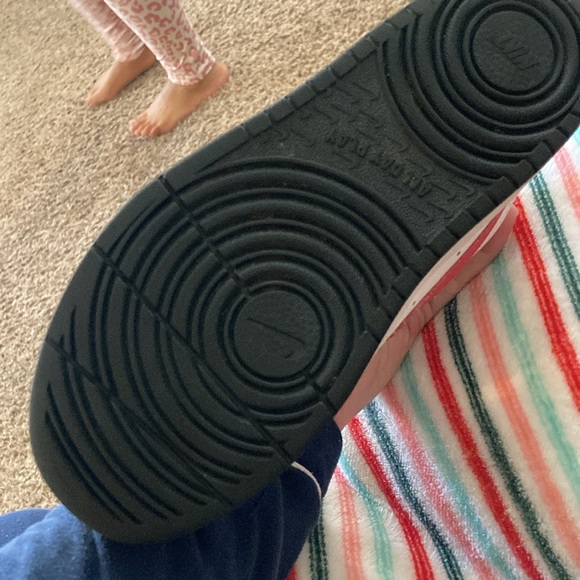 Like new Nike Shoes (all day play ) Size 2.5 y Court Borough Mid 2 for kids . - Picture 9 of 10